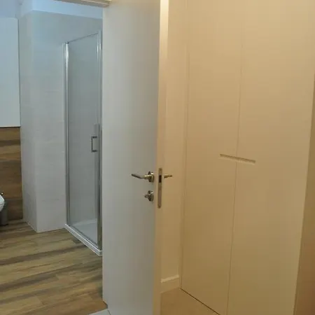 Slodowiec Metro, Free Parking Βαρσοβία