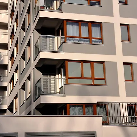 Slodowiec Metro, Free Parking Varsovia