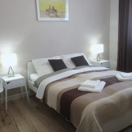 Slodowiec Metro, Free Parking *